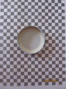 Karopapier mit Marmeladeglasdeckel 