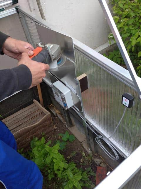 Einbau des automatischen Türöffners