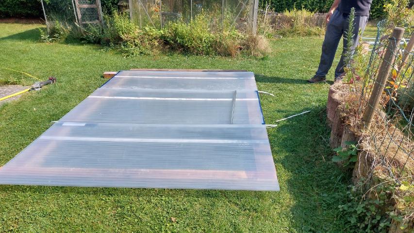Die Stegplatten auf das Untergestell gelegt und vermessen. Danach noch zurecht geschnitten