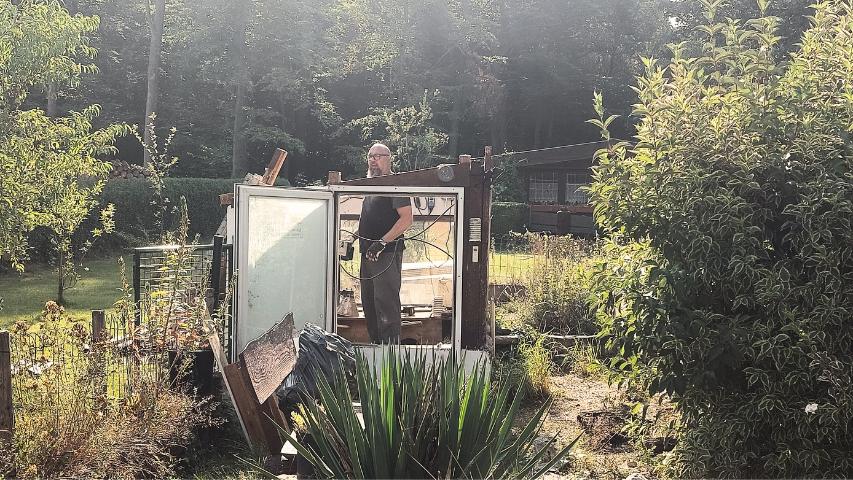 Schwager Freddy nachdem wir die OSB Platten entfernt hatten